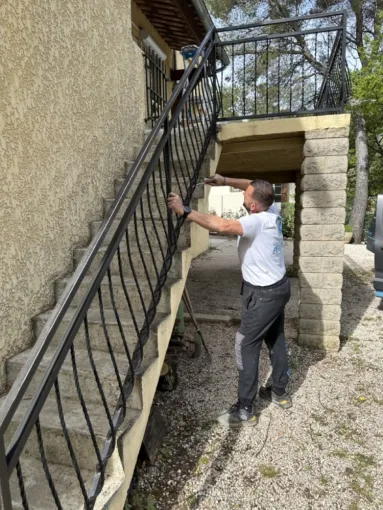 Rénovation de garde-corps, rampe d'escaliers et des grilles anti-intrusion à Châteauneuf-le-Rouge, Trets, Ferreol Peinture