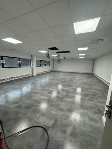 Pose de dalles souples en rénovation des sols au THOLONET, Trets, Ferreol Peinture