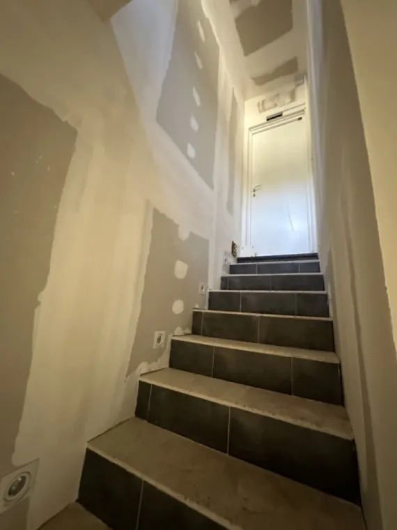 Création de cloisons et contre-cloisons pour un sanitaire et une cage d'escalier, Trets, Ferreol Peinture