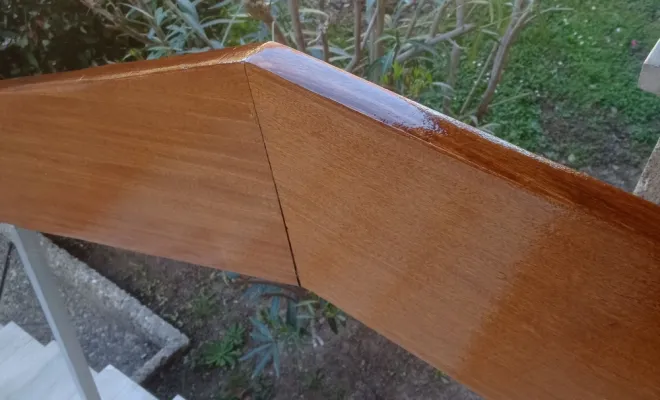 Rénovation en vernis de rampes d'escalier sur Aix-en-Provence, Ferréol Peinture