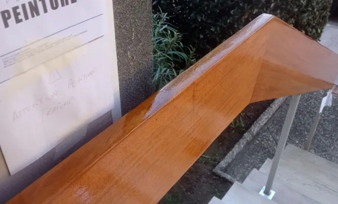 Rénovation en vernis de rampes d'escalier sur Aix-en-Provence, Ferréol Peinture