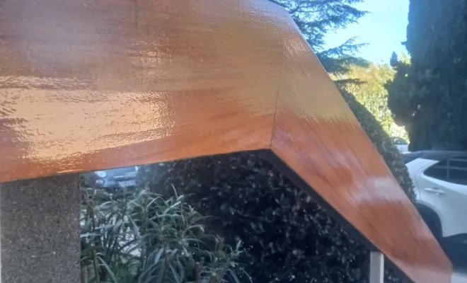 Rénovation en vernis de rampes d'escalier sur Aix-en-Provence, Ferréol Peinture