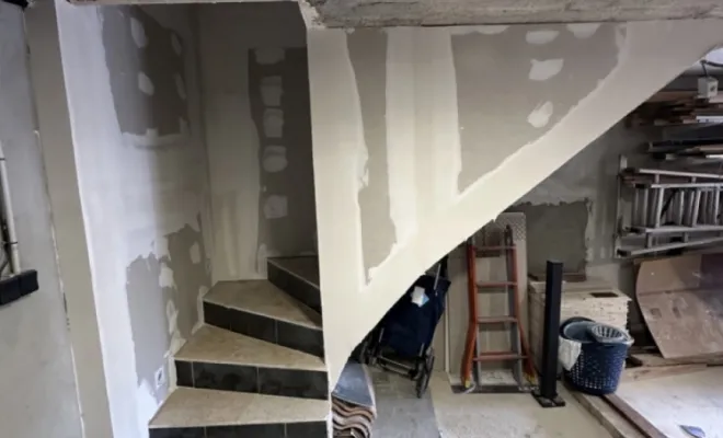 Création de cloisons et contre-cloisons pour un sanitaire et une cage d'escalier, Trets, Ferreol Peinture