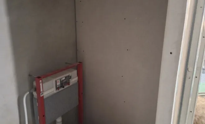 Création de cloisons et contre-cloisons pour un sanitaire et une cage d'escalier, Trets, Ferreol Peinture