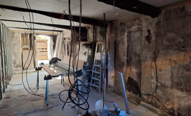 Rénovation d'une entrée d'immeuble et d'un appartement suite à un incendie, à Draguignan, Trets, Ferreol Peinture