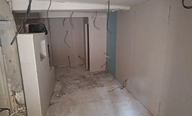 Rénovation d'une entrée d'immeuble et d'un appartement suite à un incendie, à Draguignan, Trets, Ferreol Peinture