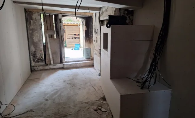 Rénovation d'une entrée d'immeuble et d'un appartement suite à un incendie, à Draguignan, Trets, Ferreol Peinture