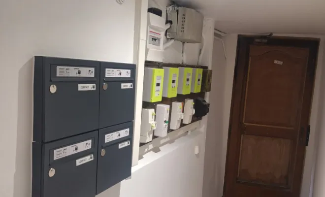 Rénovation d'une entrée d'immeuble et d'un appartement suite à un incendie, à Draguignan, Trets, Ferreol Peinture