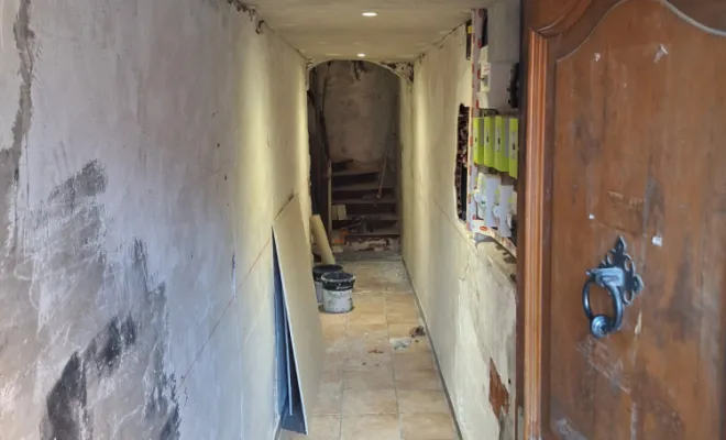 Rénovation d'une entrée d'immeuble et d'un appartement suite à un incendie, à Draguignan, Trets, Ferreol Peinture