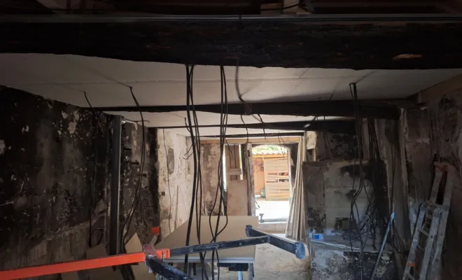 Rénovation d'une entrée d'immeuble et d'un appartement suite à un incendie, à Draguignan, Trets, Ferreol Peinture