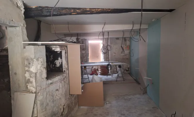 Rénovation d'une entrée d'immeuble et d'un appartement suite à un incendie, à Draguignan, Trets, Ferreol Peinture