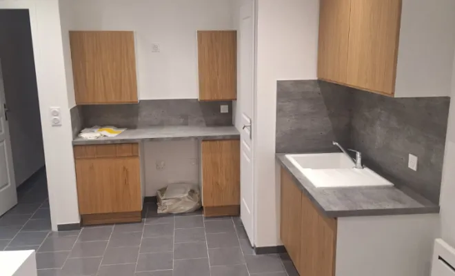 Rénovation d'une entrée d'immeuble et d'un appartement suite à un incendie, à Draguignan, Trets, Ferreol Peinture