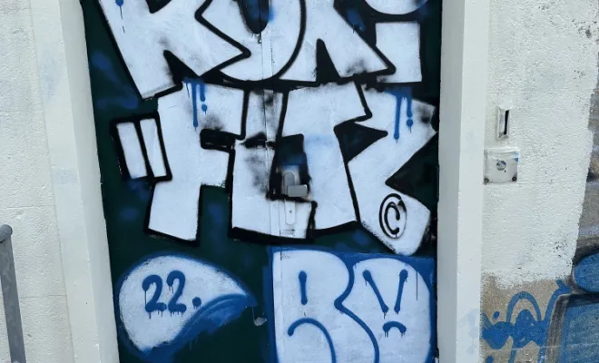 Rénovation de façade d'une station de la SCP à Berre-l'Étang , Trets, Ferreol Peinture