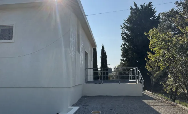 Rénovation de façade d'une station de la SCP à Berre-l'Étang , Trets, Ferreol Peinture