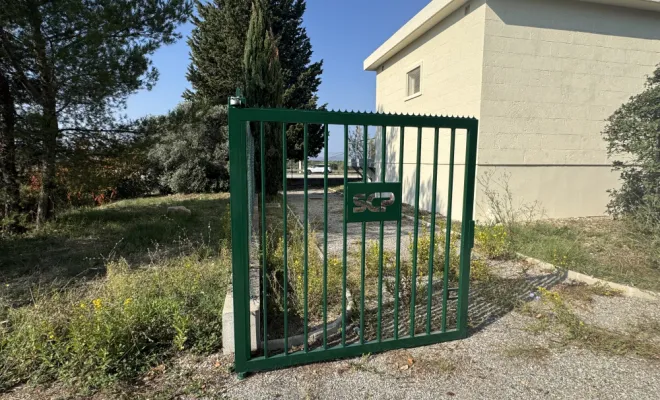 Rénovation de façade d'une station de la SCP à Berre-l'Étang , Trets, Ferreol Peinture