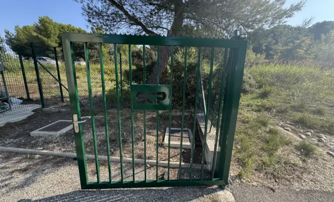 Rénovation de façade d'une station de la SCP à Berre-l'Étang , Trets, Ferreol Peinture
