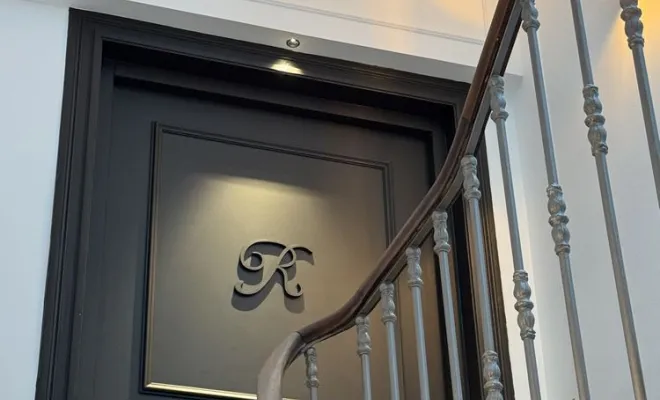 Création de lettrage porte, Trets, Ferreol Peinture